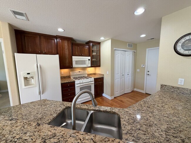 Foto del edificio - 23590 E Jamison Pl