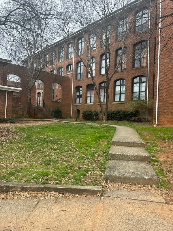 Foto del edificio - 201 S Hoskins Rd