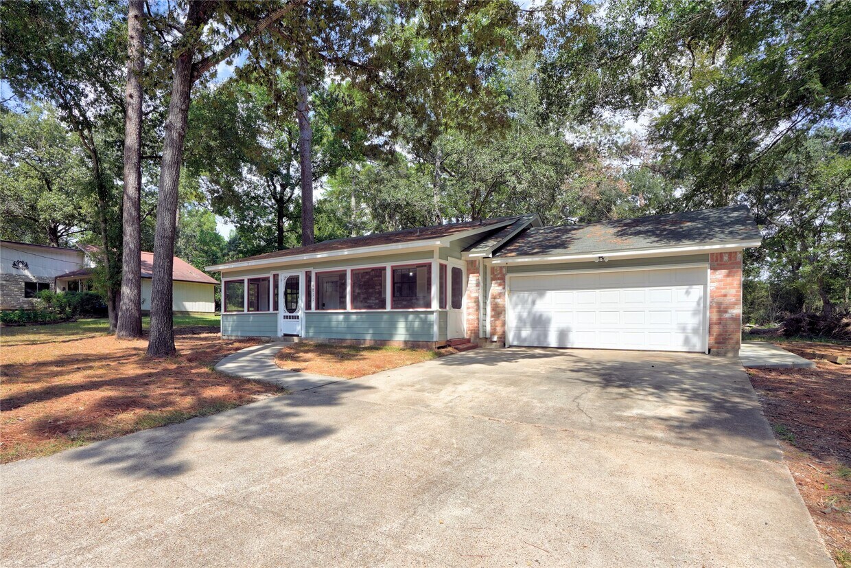 Foto principal - 4811 Holly Ln E