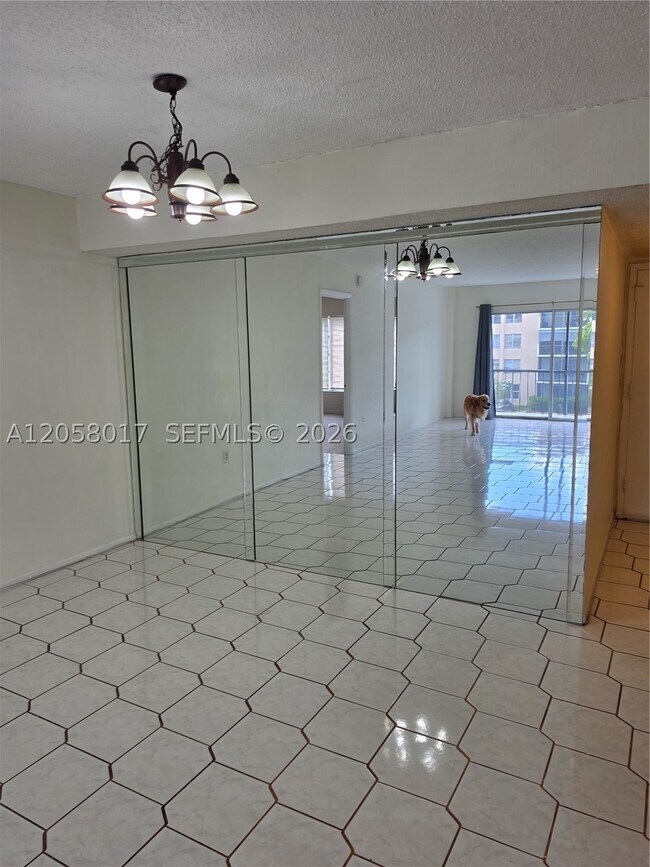 Building Photo - 4158 Inverrary Dr