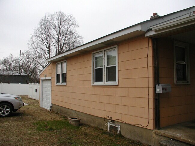 Foto del edificio - For Rent - 2 bedroom 1 bath Bungalow in Gibbstown, NJ