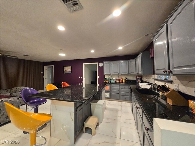 Building Photo - 2755 Mann St