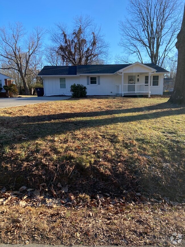 Building Photo - 110 Friendship Cir