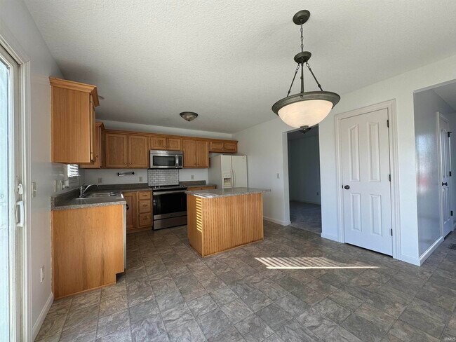 Building Photo - 624 Walkmans Cove