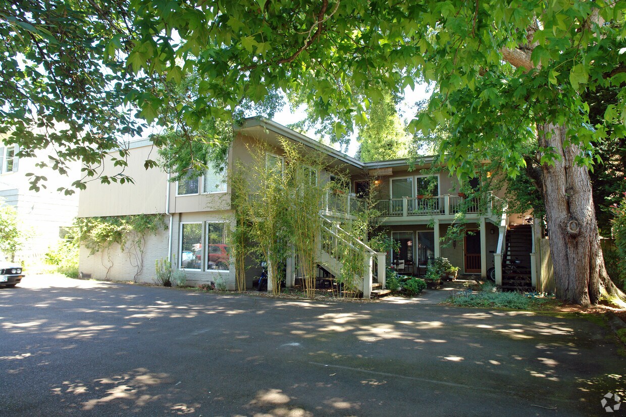 Primary Photo - 2002-2012 NE 22nd Ave