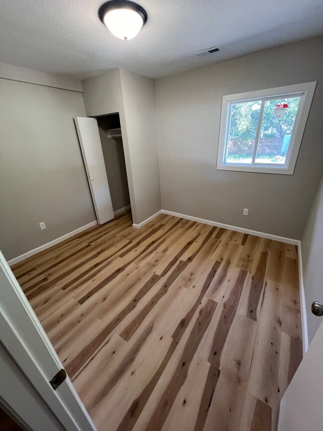 Building Photo - 211 McLain Ave