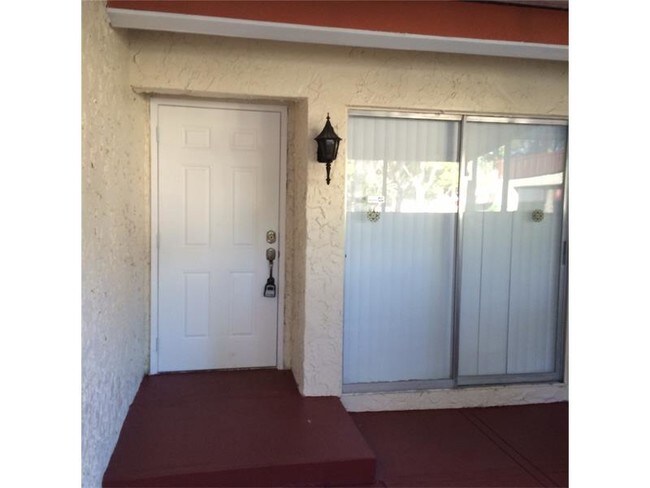 Building Photo - 9937 NW 65th Mnr