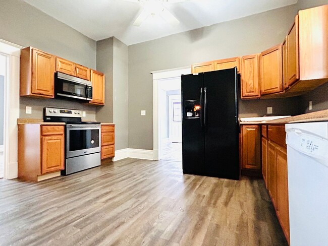 Foto del edificio - Single Family Home with Bonus Room & Loft!