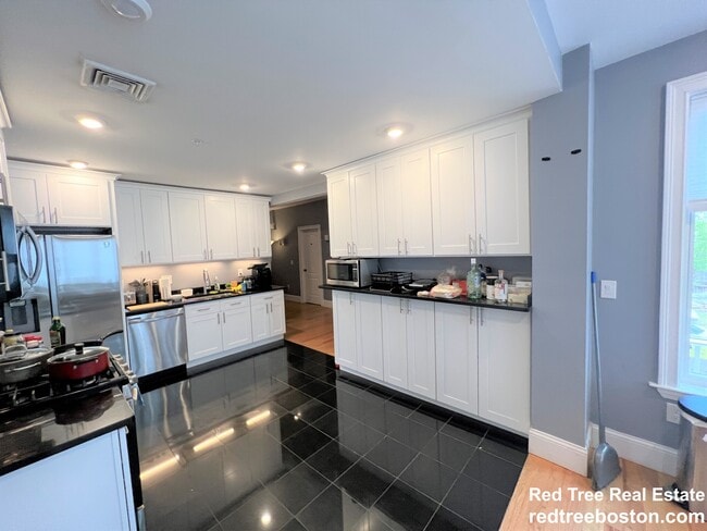 Photo - 1778 Commonwealth Ave Apartment