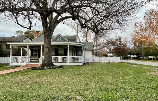 Frente - 1500 Preston Ave