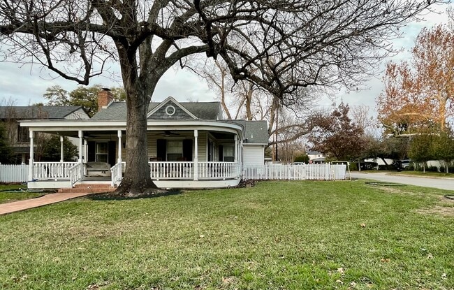 Front - 1500 Preston Ave