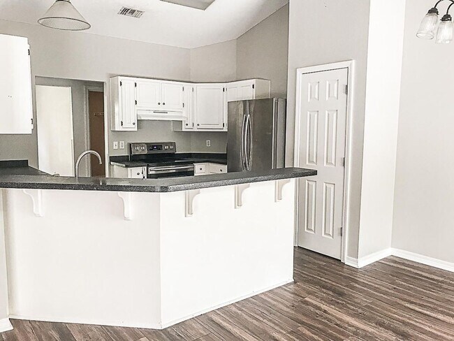 Foto del edificio - Home in Foxwood Estates