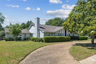 Building Photo - 6908 Heatherknoll Dr