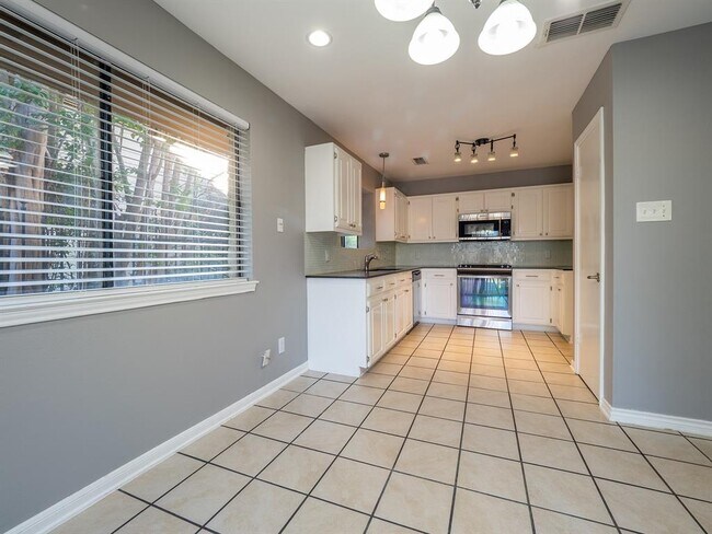 Foto del edificio - 4804 Broadhill Dr