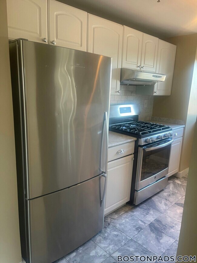 Building Photo - 15 N Beacon St