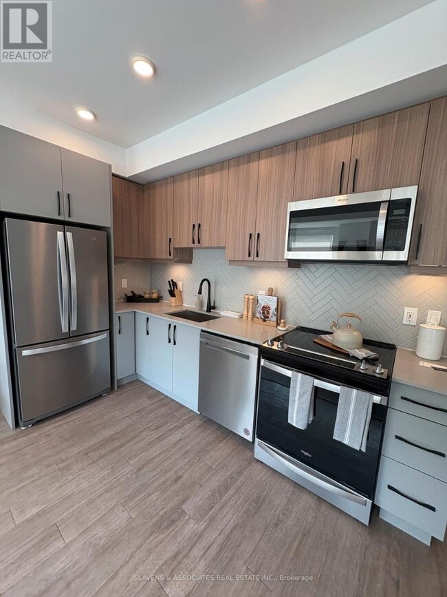Building Photo - 15 Brenthall Ave