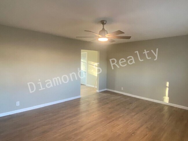 Foto del edificio - Cute 3-Bedroom Home Located Near Bass Pro!