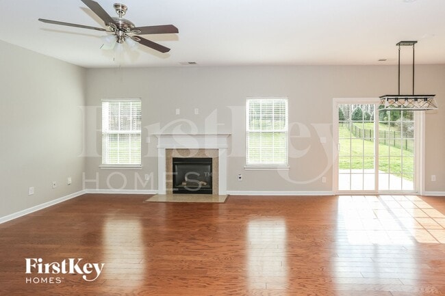 Building Photo - 2250 Laurens Dr