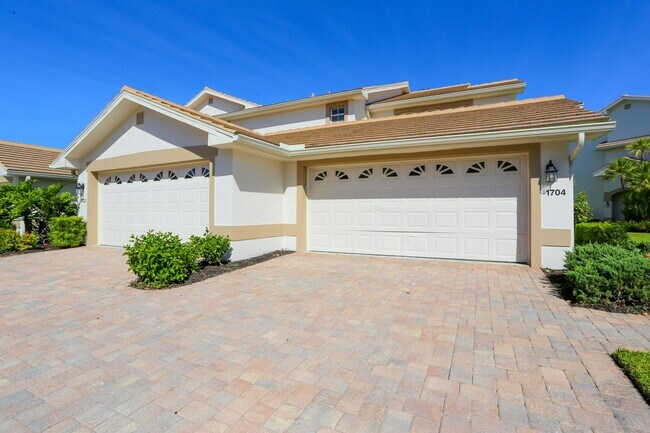 Foto del edificio - ** GOLFER'S PARADISE HERE!  NEW FURNITURE NEW REMODEL CORNER UNIT 2/2 PLUS DEN IN THE STRAND ***