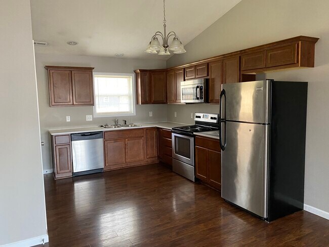 Building Photo - 2610 Colonial Dr