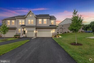 Building Photo - 250 Kestrel Ct