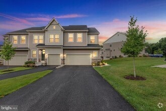 Building Photo - 250 Kestrel Ct