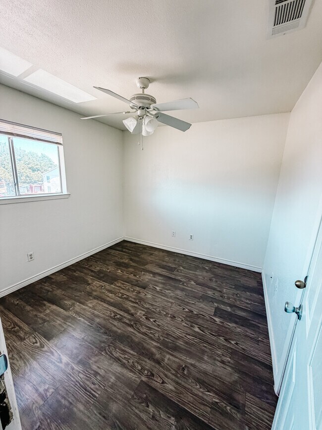 Building Photo - 222 Craddock Ave