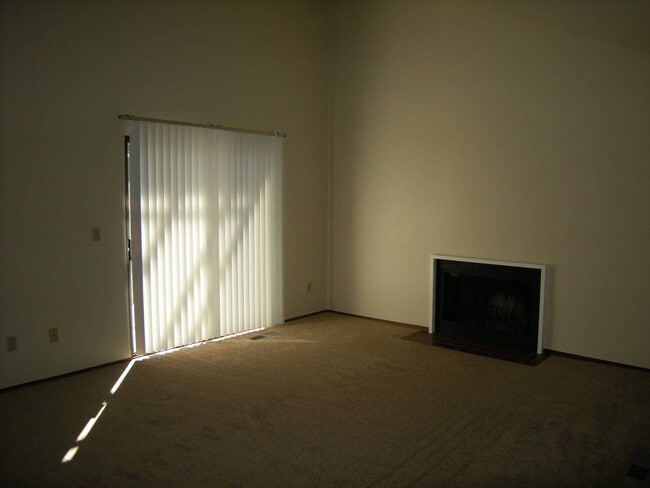Foto del edificio - Lovely duet with easy access to shopping a...