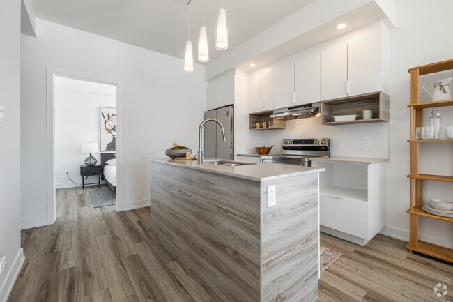 Interior Photo - Champlain Village Urbain