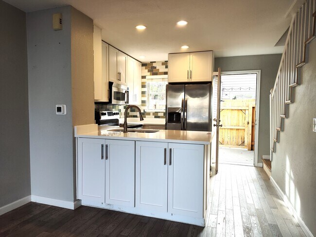 Cocina - 1811 S Quebec Way