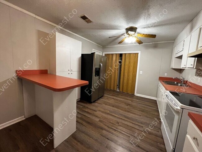 Foto del edificio - 2409 Dawson Ave SW