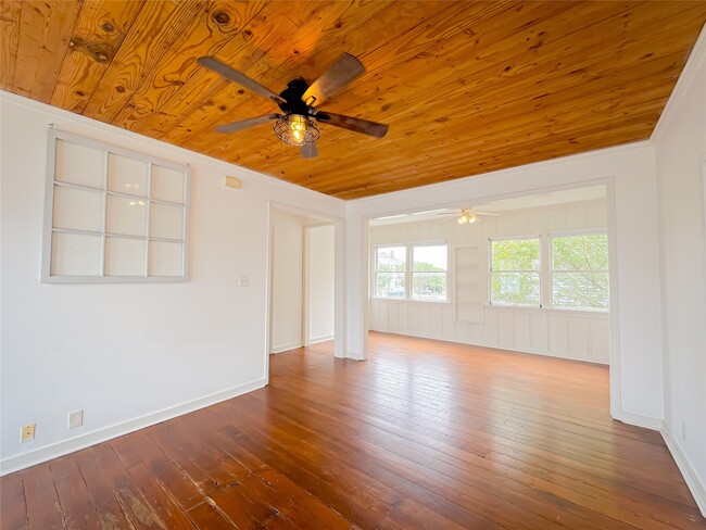 Building Photo - 1101 Church St