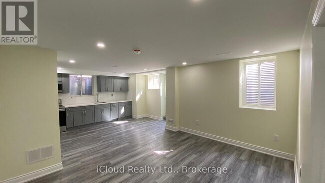 Photo du bâtiment - 1198 McEachern Ct