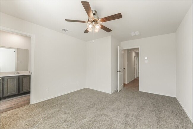 Building Photo - 312 Tall Cedar Wy
