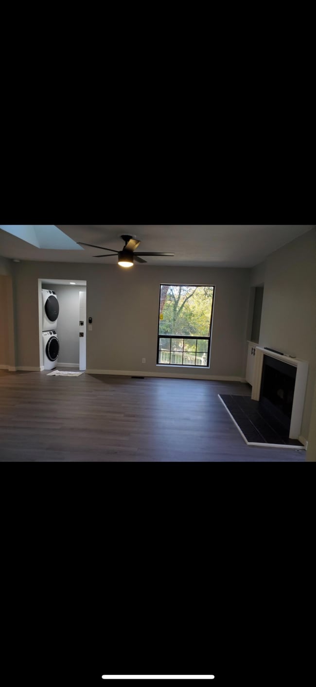 Building Photo - 130 Ravine St