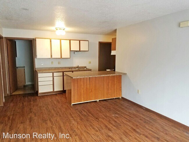 Building Photo - 821 5th Ave S