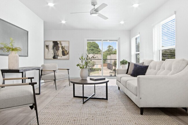 Foto del edificio - ** MOVE IN SUMMER 6/28/2028 ** 4 Bedroom 4.5 Bathroom Very Short walk to TCU campus