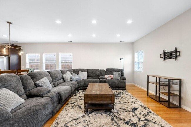 Foto del edificio - 5803 Poplar St