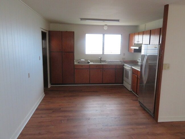 Building Photo - 2060 Mahaoo Pl
