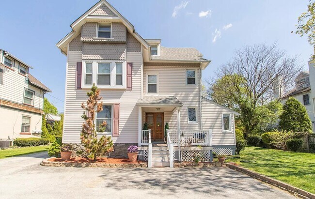 Foto del edificio - 453 Lancaster Ave