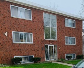 Building Photo - 1450 Riverside Dr