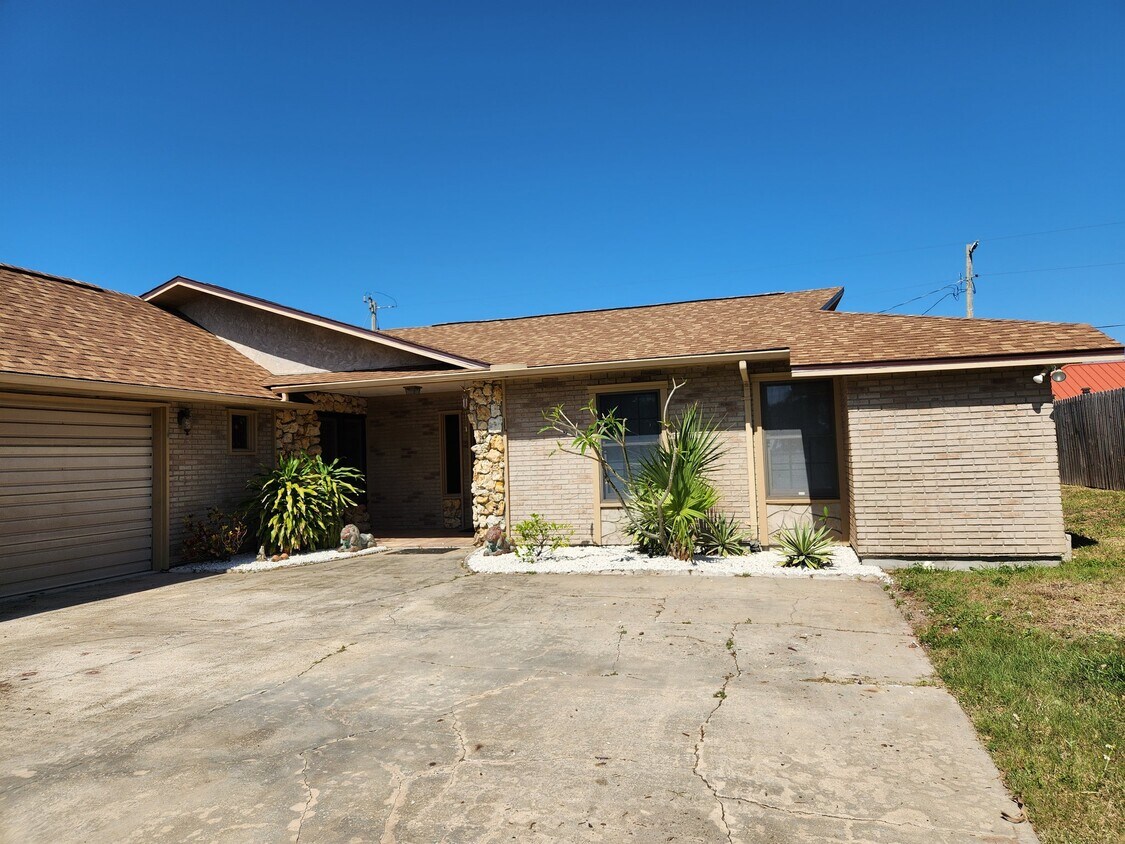 Building Photo - 4431 Doris Dr