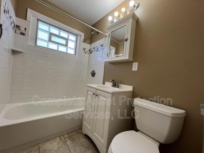 Building Photo - 7728 Catalpa Ave