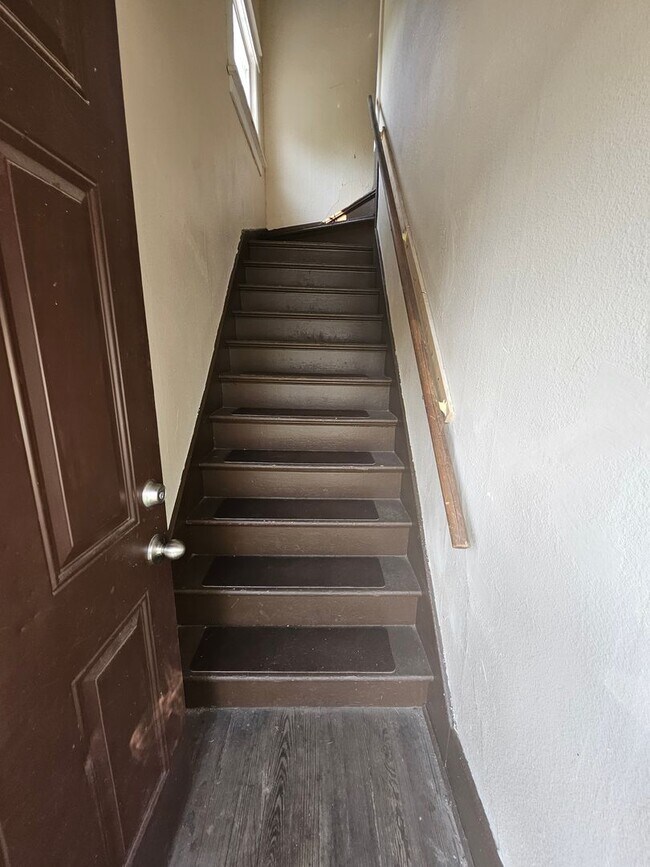 Foto del edificio - Upper 3 bedroom unit