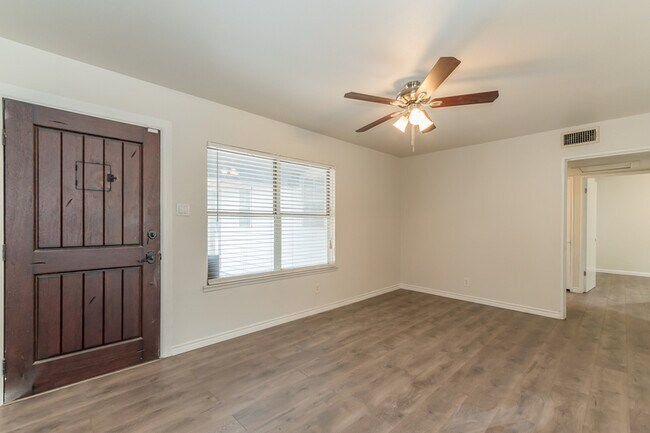 Foto del edificio - 234 Ravenhill Dr