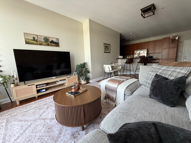 Building Photo - 140 S River St