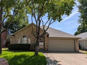 Building Photo - 1705 Ingleside Dr