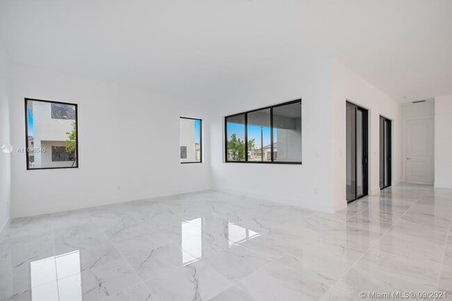 Building Photo - 4308 SW 176th Ave