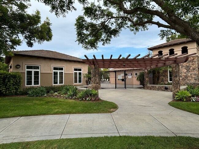 Foto del edificio - 3 bedrooms 3.5 bathrooms townhome FOR RENT...