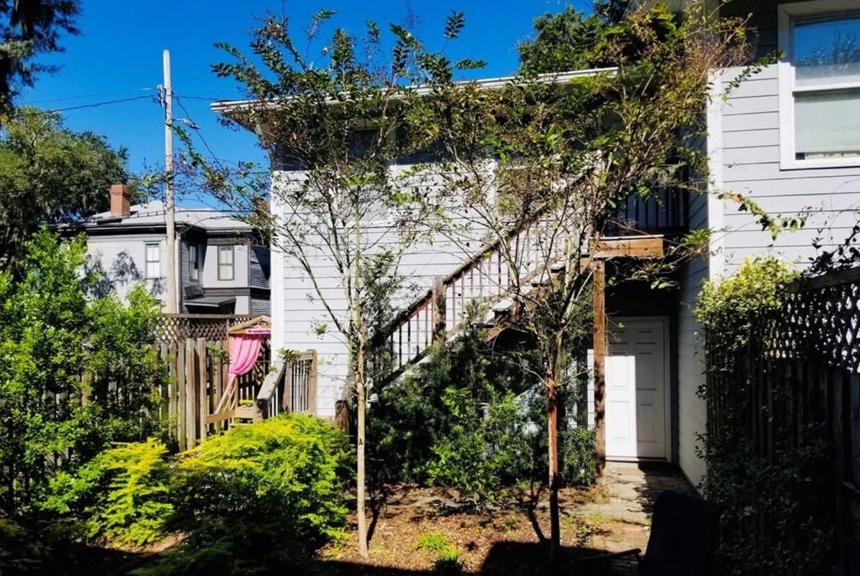 Patio Access - 308 E 31st St